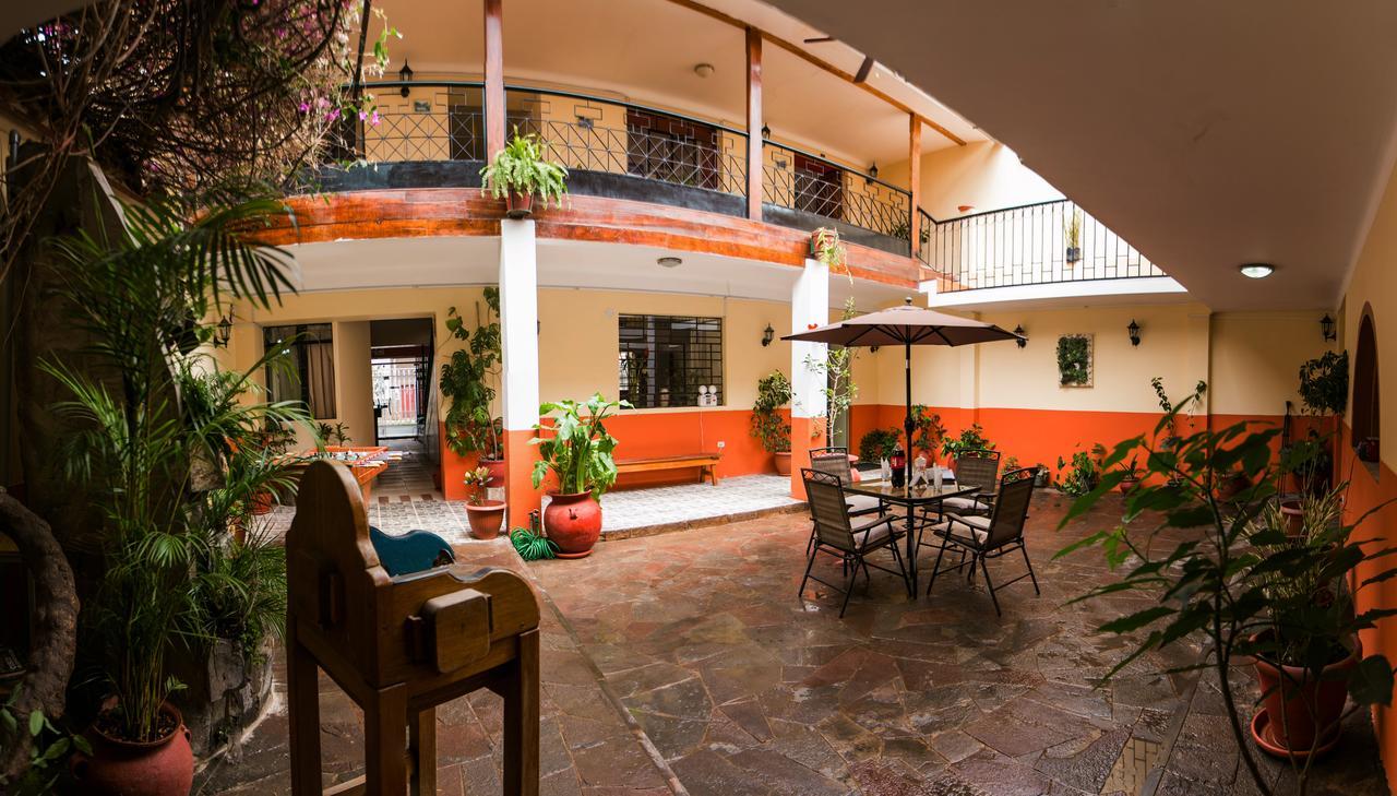 Hotel Los Laureles Calca Exteriör bild